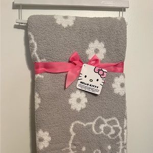 Hello Kitty Daisy Gray and White Throw NWT